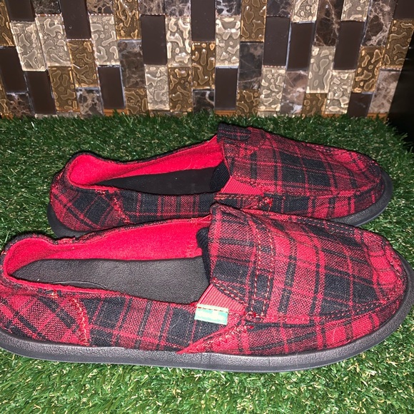 sanuk plaid shoes